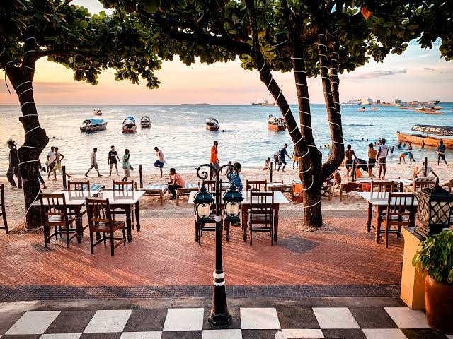 Beachside cafés
